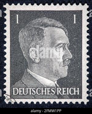 Deutsche REICH - ca. 1941: Eine Briefmarke gedruckt in Deutschland zeigt Bild von Adolf Hitler, Serie, 1941. Stockfoto