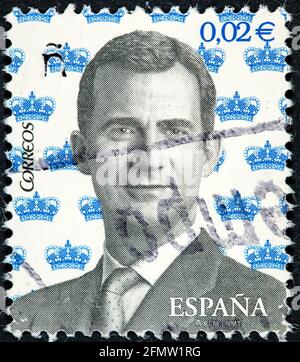 SPANIEN - UM 2001: Eine in Spanien gedruckte Briefmarke mit dem Porträt von König Asturias VI Stockfoto