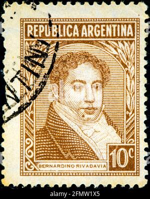 ARGENTINIEN - UM 1945: Eine in Argentinien gedruckte Briefmarke zeigt Bernardino Rivadavia, um 1945 Stockfoto