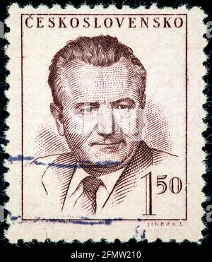 Tschechoslowakei - um 1948: Eine in der Tschechoslowakei gedruckte Briefmarke zeigt den Präsidenten der Tschechoslowakei, Klement Gottwald, um 1948 Stockfoto