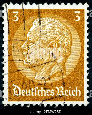 DEUTSCHLAND - UM 1933: Eine in Deutschland gedruckte Briefmarke zeigt das Porträt von Paul von Hindenburg (2. Reichspräsident), ohne Inschrift, aus seri Stockfoto