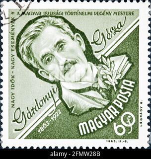 UNGARN - UM 1963: Eine in Ungarn gedruckte Briefmarke zeigt ein Portraitbild von Gardonyi Geza Stockfoto