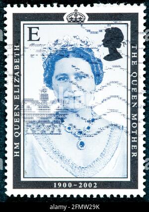 GROSSBRITANNIEN - UM 2002: Eine in Großbritannien gedruckte Briefmarke zeigt das Porträt von Königin Elizabeth, der Königin Mutter, Herzogin von York, Serie, um 2002 Stockfoto