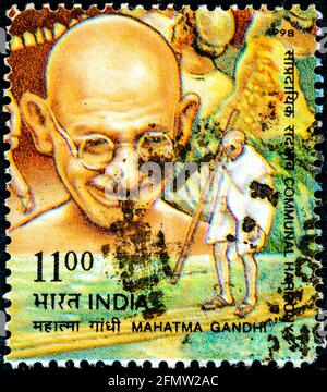 INDIEN - UM 1998: Abgesagte Briefmarke gedruckt von Indien, in der sein Bild aus einer Serie von 4 erscheint, die Mahatma Gandhi um 199 gewidmet ist Stockfoto