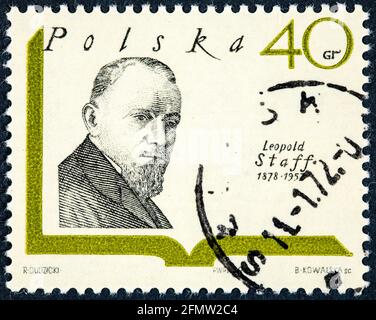POLEN - UM 1969: Eine in Polen gedruckte Briefmarke zeigt ein Portraitbild des polnischen Schriftstellers Leopold Staff Stockfoto