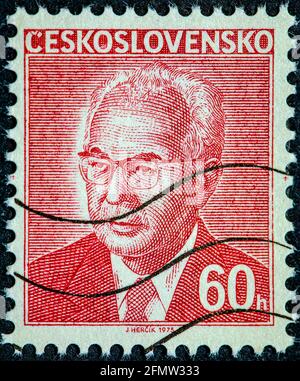 Tschechoslowakei - um 1975: Eine in der Tschechoslowakei gedruckte Briefmarke zeigt den Präsidenten der Tschechoslowakei Gustav Husak um 1975 Stockfoto
