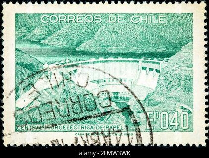 CHILE - UM 1969: Eine in Chile gedruckte Marke zeigt die Rapel Hydroelectric Plant, um 1969 Stockfoto