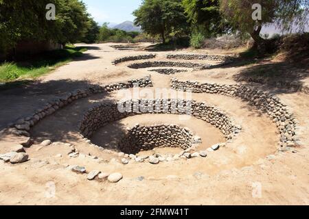 Cantalloc Aquädukt in Nazca, Spiral oder Kreis Aquädukte oder Brunnen, Peru, Inka Architektur und Kultur Stockfoto