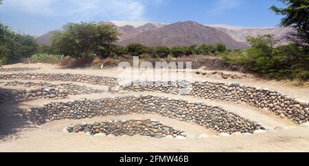 Cantalloc Aquädukt in Nazca, Spiral oder Kreis Aquädukte oder Brunnen, Peru, Inka Architektur und Kultur Stockfoto