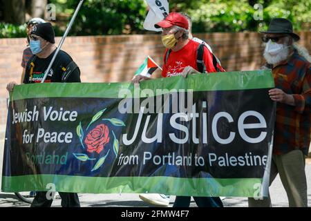 Portland, USA. Mai 2021. Am 11. Mai 2021 demonstrierten etwa hundert Personen im Namen Palästinas in der Nähe des Rathauses von Portland, Oregon. (Foto von John Rudoff/Sipa USA) Quelle: SIPA USA/Alamy Live News Stockfoto