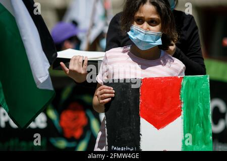 Portland, USA. Mai 2021. Am 11. Mai 2021 demonstrierten etwa hundert Personen im Namen Palästinas in der Nähe des Rathauses von Portland, Oregon. (Foto von John Rudoff/Sipa USA) Quelle: SIPA USA/Alamy Live News Stockfoto