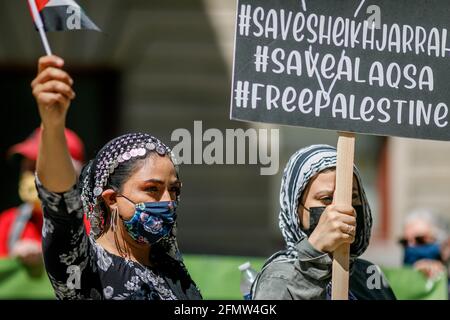 Portland, USA. Mai 2021. Am 11. Mai 2021 demonstrierten etwa hundert Personen im Namen Palästinas in der Nähe des Rathauses von Portland, Oregon. (Foto von John Rudoff/Sipa USA) Quelle: SIPA USA/Alamy Live News Stockfoto