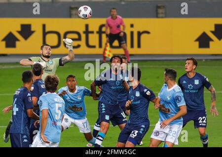 Lima, Peru. Mai 2021. Torwart G. Arias bei einem Spiel zwischen Sporting Cristal (PER) gegen Racing (ARG) beim Estádio Nacional del Peru in Lima, Peru. Spiel gültig für Gruppe E, vierte Runde der Gruppenphase von CONMEBOL Libertadores 2021. Kredit: Ricardo Moreira/FotoArena/Alamy Live Nachrichten Stockfoto