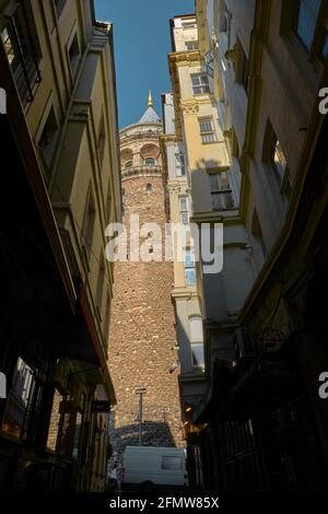 Galata Turm istanbul von genuesischen Matrosen für die Beobachtung von bosporus von konstantinopel gegründet. Foto, das am frühen Morgen aufgenommen wurde. Stockfoto