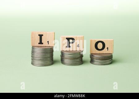 Assam, indien - 30. März 2021 : Word IPO auf Holzwürfel Stock Bild geschrieben. Stockfoto