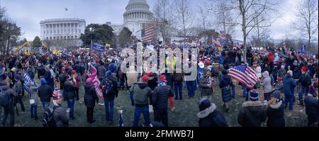 Am 6th 2021. Januar kommen Präsident Trump-Anhänger auf das US-Kapitolgebäude, wenn der Kongress die Bestätigung der Wahlstimmen hält. Washington DC USA Stockfoto