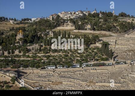 Der Ölberg ist ein Bergrücken östlich und angrenzend an die Altstadt Jerusalems und nach den Olivenhainen benannt, die einst seine Hänge bedeckten. Stockfoto