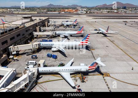 Phoenix, Arizona - 8. April 2019: Flugzeuge von American Airlines auf dem Phoenix Sky Harbor Airport (PHX) in den Vereinigten Staaten. Stockfoto