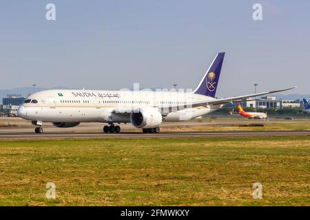 Guangzhou, China - 23. September 2019: Saudia Saudi Arabian Airlines Boeing 787-9 Dreamliner am Flughafen Guangzhou Baiyun (CAN) in China. Stockfoto