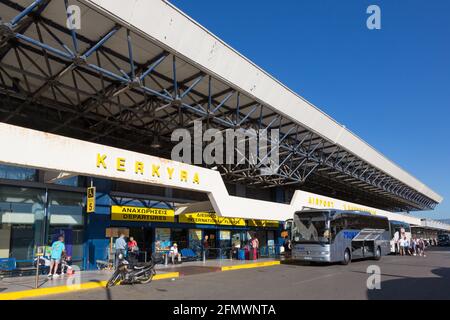 Korfu, Griechenland – 15. September 2017: Terminal am Flughafen Korfu (CFU) in Griechenland. Stockfoto