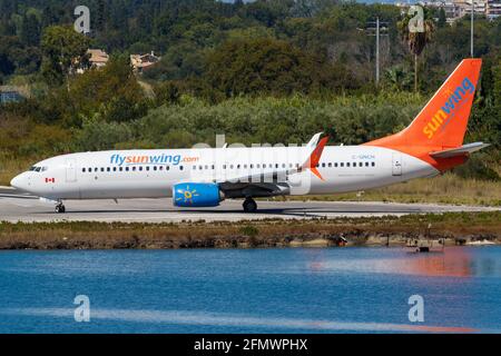 Korfu, Griechenland – 15. September 2017: Sunwing Boeing 737 am Flughafen Korfu (CFU) in Griechenland. Boeing ist ein Flugzeughersteller mit Sitz in Seattle, Washingt Stockfoto