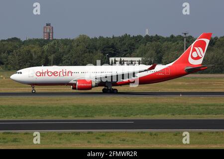 Berlin, Deutschland - 30. August 2017: Air Berlin Airbus A330 am Flughafen Berlin-Tegel (TXL) in Deutschland. Airbus ist ein Flugzeughersteller aus Toulouse, Stockfoto