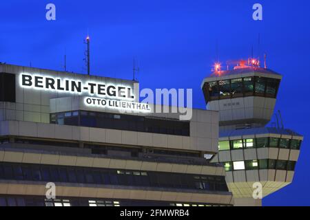 Berlin, Deutschland - 30. August 2017: Terminal und Tower am Flughafen Berlin-Tegel (TXL) in Deutschland. Stockfoto