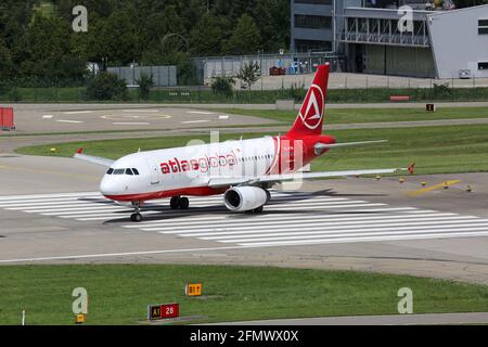 Zürich, Schweiz – 29. Juli 2016: AtlasGlobal Airbus A320 am Flughafen Zürich (ZRH) in der Schweiz. Airbus ist ein Flugzeughersteller aus Toulouse, Stockfoto