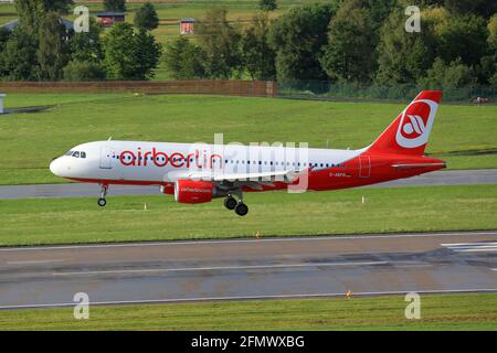 Zürich, Schweiz – 5. August 2017: Air Berlin Airbus A320 am Flughafen Zürich (ZRH) in der Schweiz. Airbus ist ein Flugzeughersteller aus Toulouse, Stockfoto