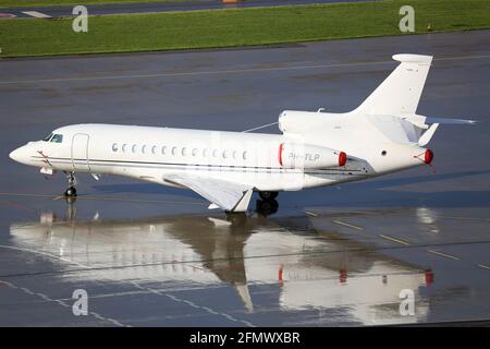 Zürich, Schweiz – 5. August 2017: Privater Dassault Falcon 7X am Flughafen Zürich (ZRH) in der Schweiz. Stockfoto