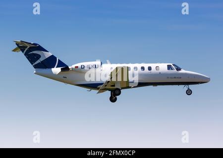 Memmingen, Deutschland – 18. Juni 2017: Excellent Air Cessna 525A Citation CJ2 Flugzeug am Flughafen Memmingen (FMM) in Deutschland. Stockfoto