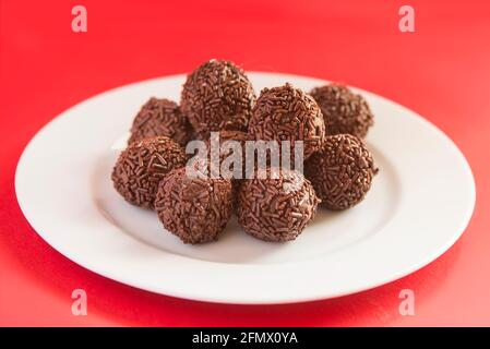 Der Schokoladentrüffel ist eine Süßigkeit mit einem Aussehen und Geschmack ähnlich wie der Bonbon Stockfoto