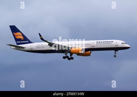 Reykjavik, Island – 02. Juli 2017: Icelandair Boeing 757-20 am Flughafen Keflavik (KEF) in Island. Boeing ist ein Flugzeughersteller mit Sitz in Seattle Stockfoto