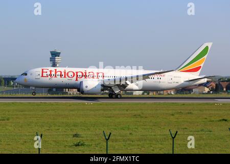 Brüssel, Belgien – 10. Mai 2017: Ethiopian Airlines Boeing 787 Dreamliner am Brüsseler Flughafen (BRU) in Belgien. Boeing ist ein Flugzeughersteller BA Stockfoto