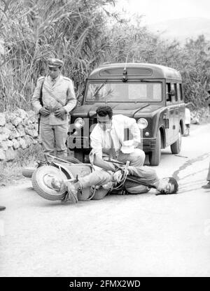 Geographie / Reisen, Italien, Mafia, Opfer, auf der Straße toter Mann, Sizilien, 1964, ZUSÄTZLICHE-RIGHTS-CLEARANCE-INFO-NOT-AVAILABLE Stockfoto