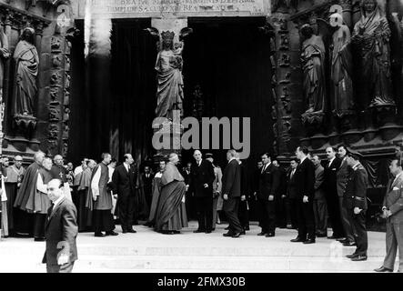Adenauer, Konrad, 5.1.1876 - 19.4.1967, deutscher Politiker (CDU), Kanzler 1949 - 1963, in voller Länge, ZUSÄTZLICHE RECHTE-FREIGABE-INFO-NICHT-VERFÜGBAR Stockfoto