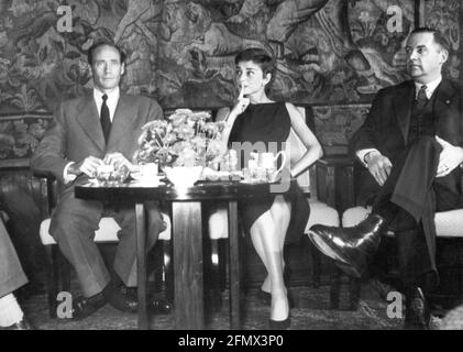 Hepburn, Audrey, 4.5.1929 - 20.1.1993, britische Schauspielerin, halbe Länge, Mit Ehemann Mel Ferrer, ZUSÄTZLICHE-RIGHTS-CLEARANCE-INFO-NOT-AVAILABLE Stockfoto