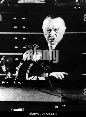 Adenauer, Konrad, 5.1.1876 - 19.4.1967, deutscher Politiker (CDU), Kanzler 1949 - 1963, ZUSÄTZLICHE-RIGHTS-CLEARANCE-INFO-NOT-AVAILABLE Stockfoto