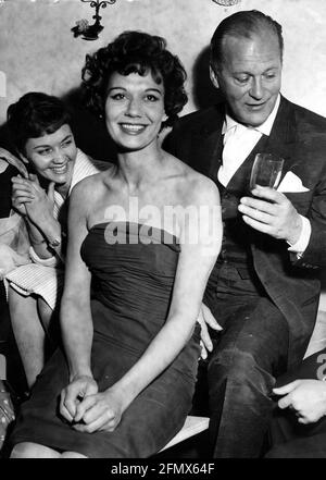 Jürgen, Curd, 13.12.1915 - 18.6.1982, deutscher Schauspieler, halbe Länge, Mit ihrer Frau Simone Bichreon, ZUSÄTZLICHE-RECHTE-FREIGABE-INFO-NICHT-VERFÜGBAR Stockfoto