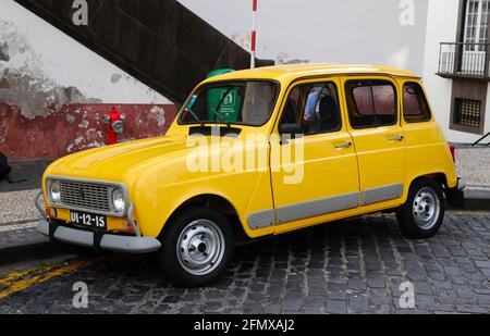 Der Renault 4, auch bekannt als der 4L (ausgesprochen "Quatrelle" auf Französisch), ist ein kleines Economy-Auto, das vom französischen Automobilhersteller Renault zwischen 1961 A produziert wurde Stockfoto