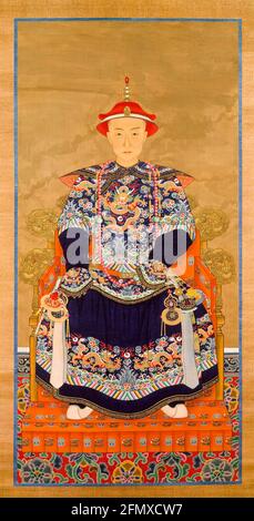 Chinesischer Kaiser, der Kaiser Qianlong (geb.1711-gest.1799), Porträt im Hofkleid als junger Mann, hängende Schriftrolle, 1800-1899 Stockfoto