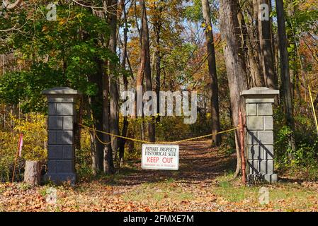 BORDENTOWN, NJ -7 NOV 2020- Blick auf den historischen Eingang von Point Breeze, ehemaliges Wohnhaus von Joseph Bonaparte, Eigentum der Gesellschaft der Göttlichen Welt Stockfoto