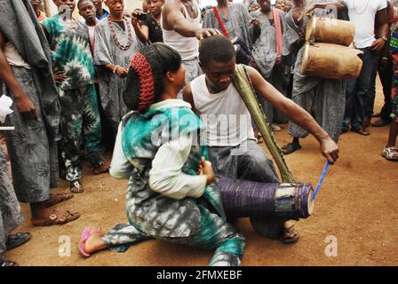 Osun Osogbo Trommeln und Tanz. Stockfoto