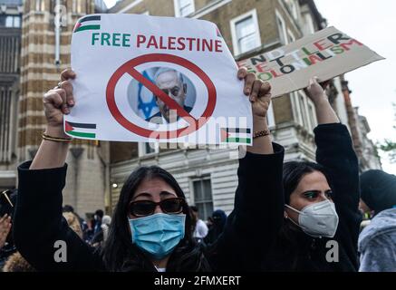 LONDON, GROSSBRITANNIEN. MAI. Demonstranten protestieren am Dienstag, den 11. Mai 2021, vor der Downing Street gegen die Gewalt gegen Palästinenser in Ostjerusalem und Gaza. (Kredit: Tejas Sandhu) Kredit: MI Nachrichten & Sport /Alamy Live Nachrichten Stockfoto