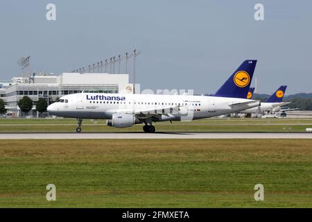 München, Deutschland – 8. August 2016: Lufthansa Airbus A319 am Flughafen München (MUC) in Deutschland. Airbus ist ein Flugzeughersteller aus Toulouse, Frankreich. Stockfoto