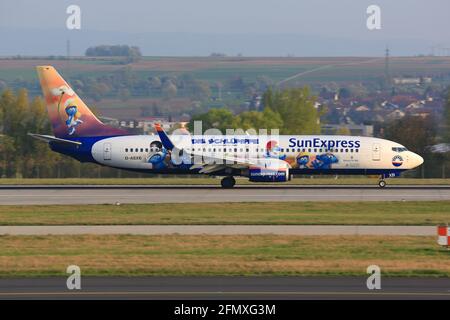 Stuttgart, Deutschland – 7. April 2017: SunExpress Deutschland Boeing 737 am Stuttgarter Flughafen (STR) in Deutschland. Boeing ist ein Flugzeughersteller mit Sitz Stockfoto