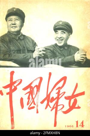 Präsident Mao und Lin Biao in der alten Wochenzeitschrift "Chinese Woman" während der 1960er Jahre, der Kulturrevolution Stockfoto