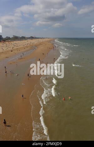 Sommerzeit am Sandstrand von Niederlande Stockfoto