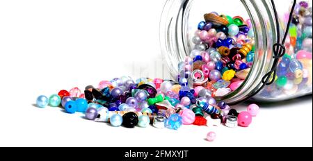 Perlen in Gläsern für die Erstellung von Kunst Hobbys Schmuck Stockfoto