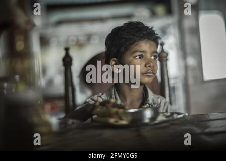 Lion Year : 2016 USA / Australien / UK Director : Garth Davis Sunny Pawar Stockfoto